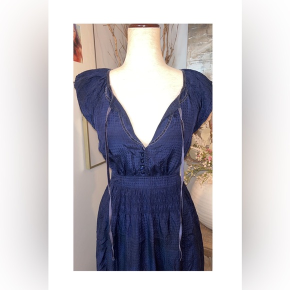 🚫SOLD🚫 Anthropologie Maeve dark navy 100% Silk smocked dress size 4 - Picture 3 of 7